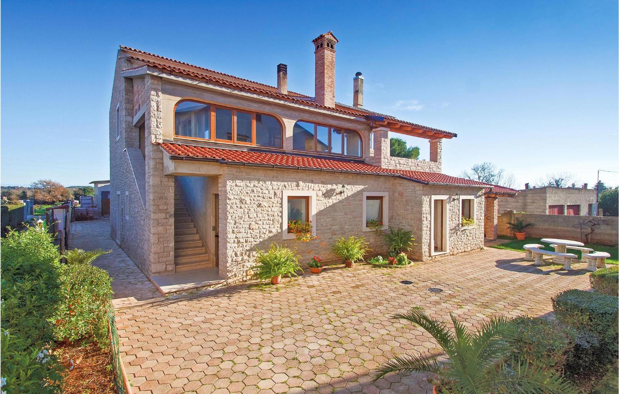 Lovely Home In Sisan With Outdoor Swimming Pool Exteriör bild