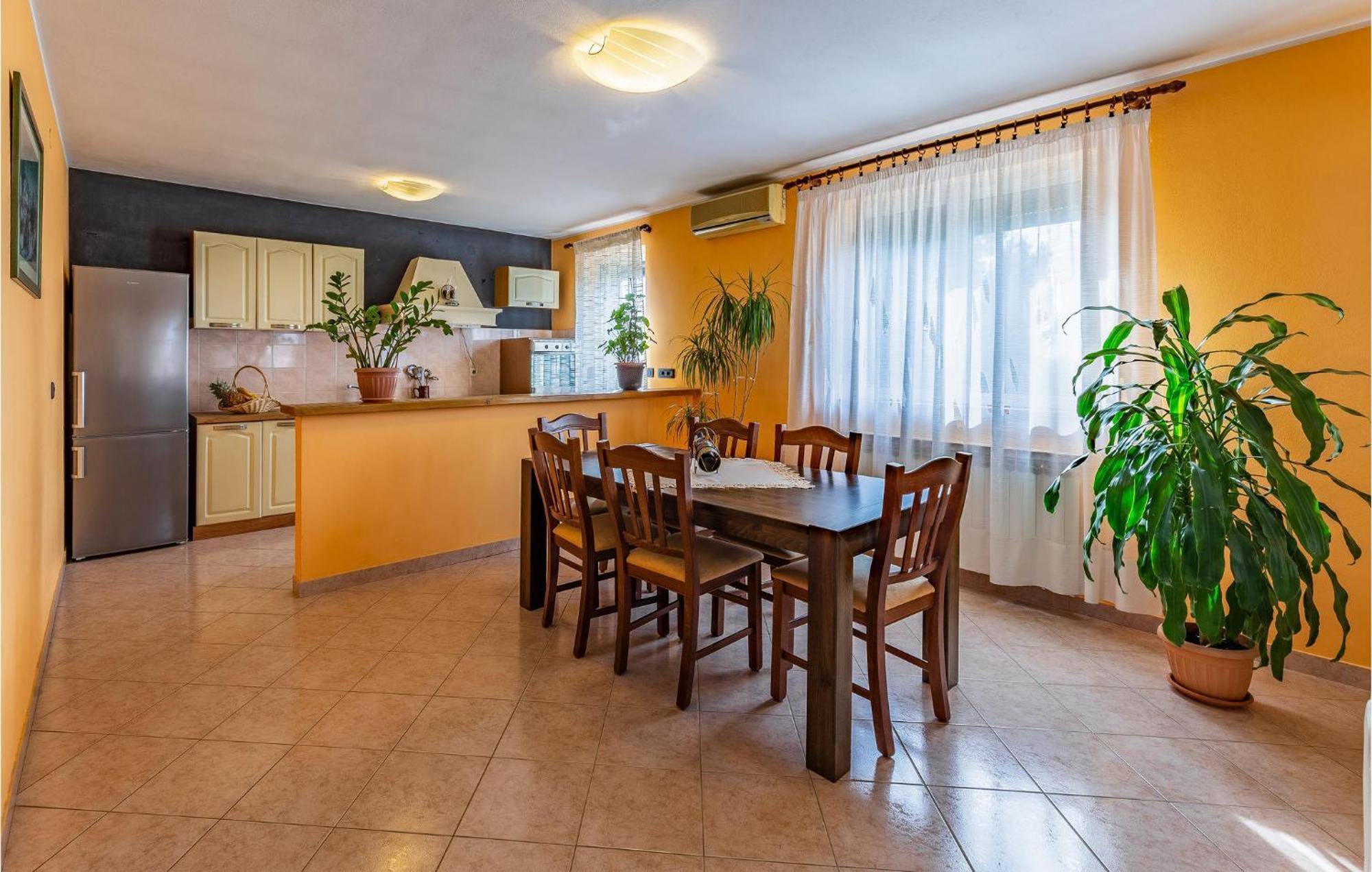 Lovely Home In Sisan With Outdoor Swimming Pool Exteriör bild