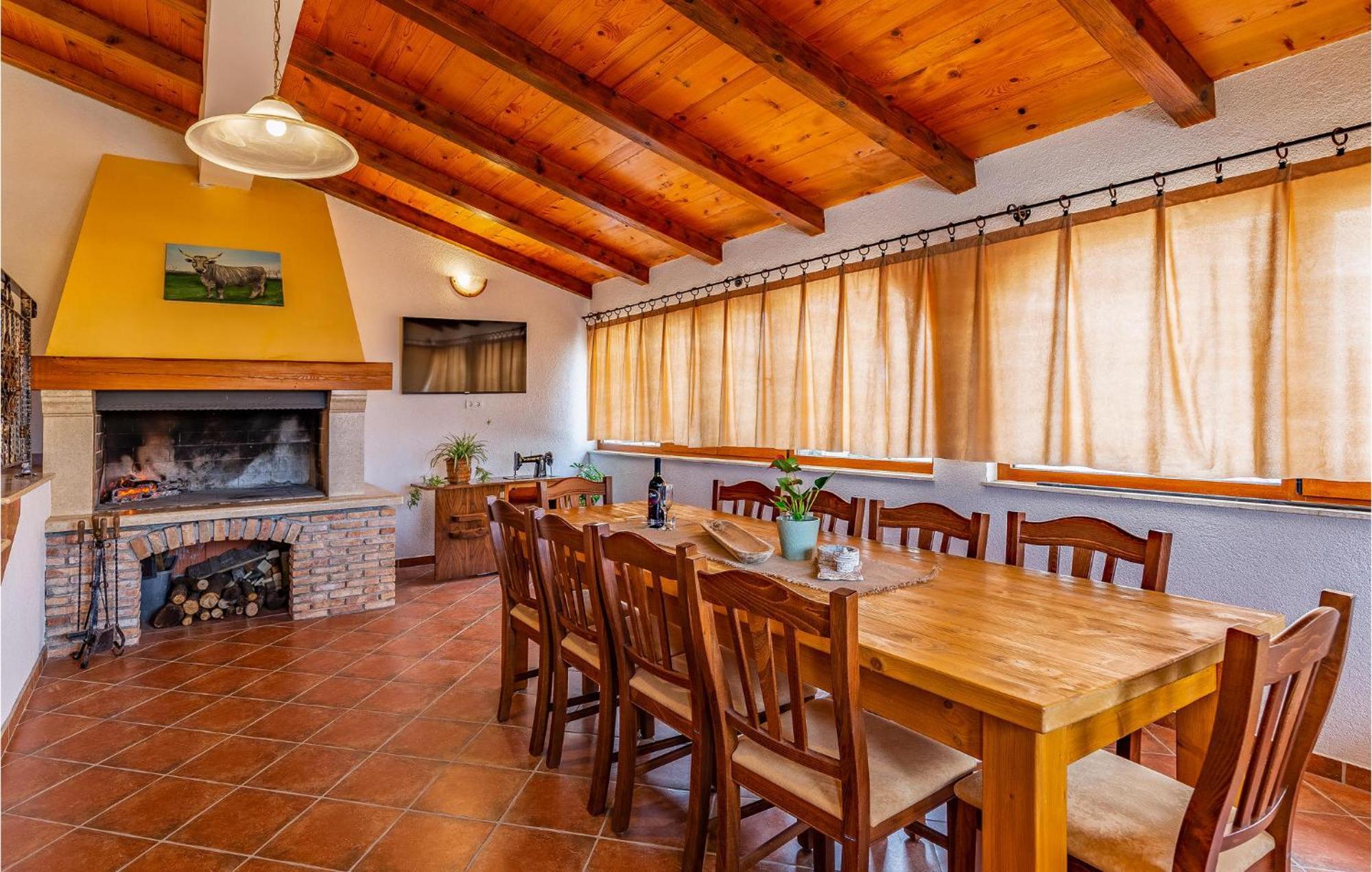 Lovely Home In Sisan With Outdoor Swimming Pool Exteriör bild