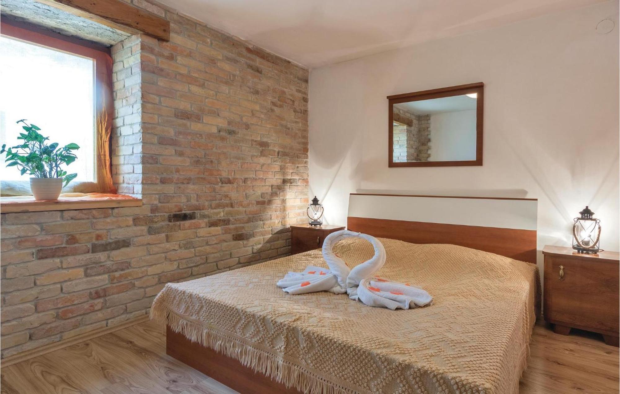Lovely Home In Sisan With Outdoor Swimming Pool Exteriör bild