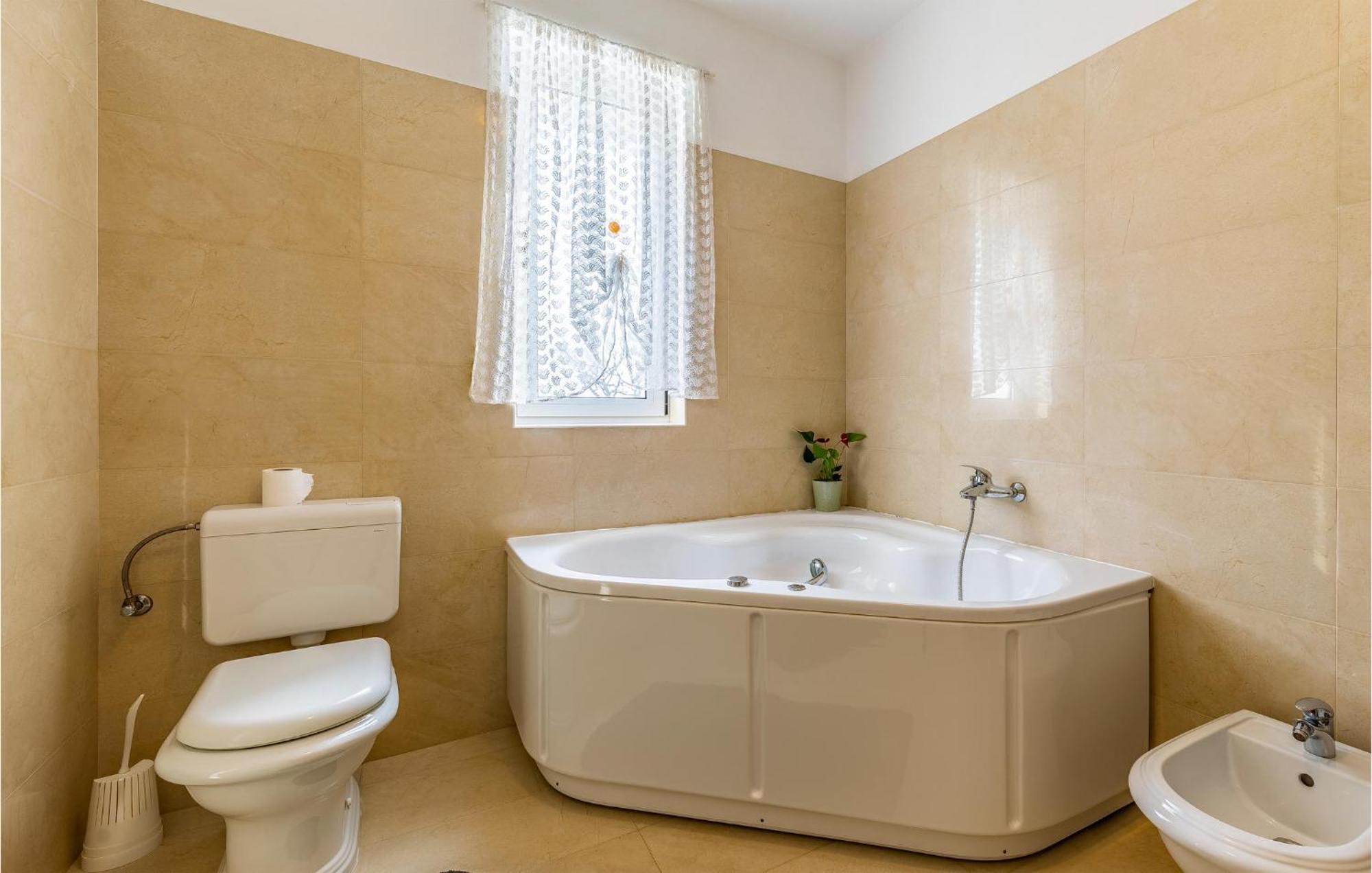 Lovely Home In Sisan With Outdoor Swimming Pool Exteriör bild